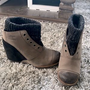 Women’s Sorel Sweater Sock hidden wedge Boots, size 8.5.